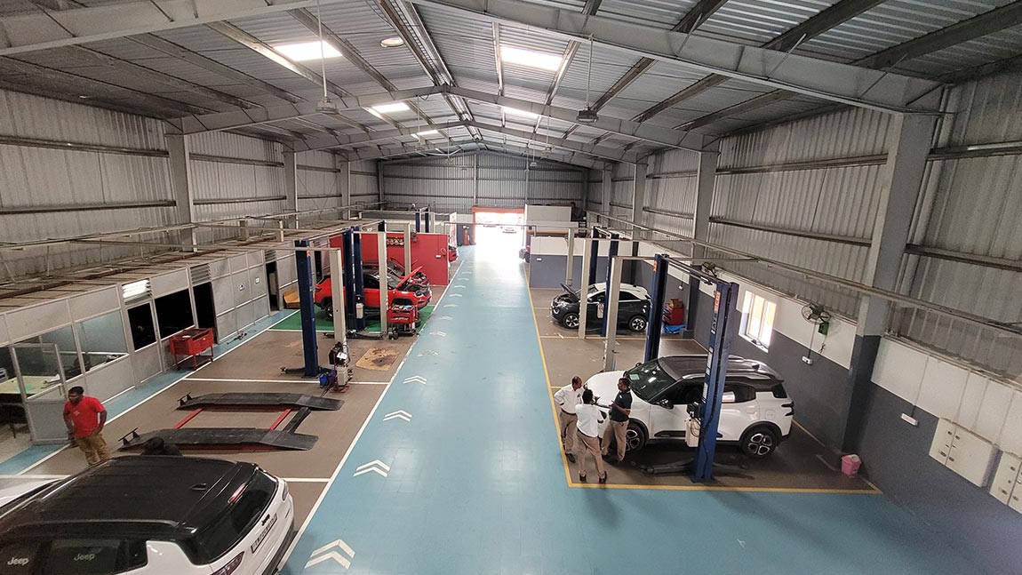 hanith citroen service center workshop space
